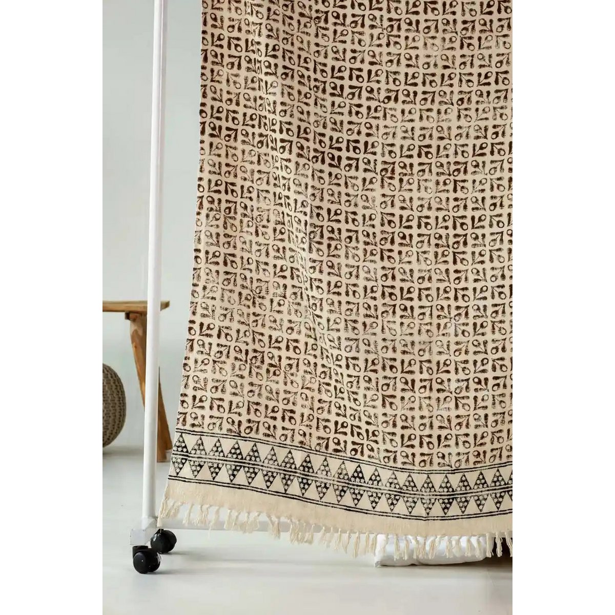 Cream & Brown Ethnic Plaid – Leaf Print with Fringes – 125×180 cm – Urbane Hide