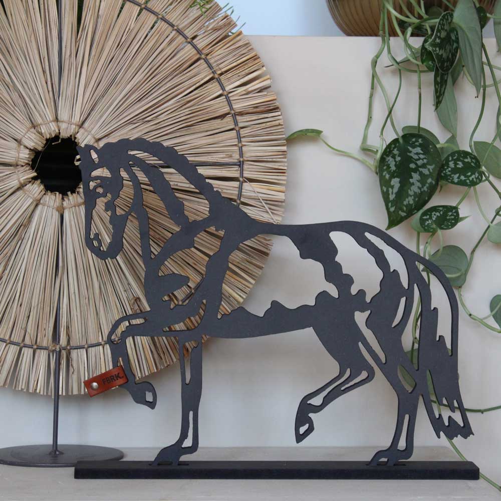 Geometrische Dressage horse op Standaard