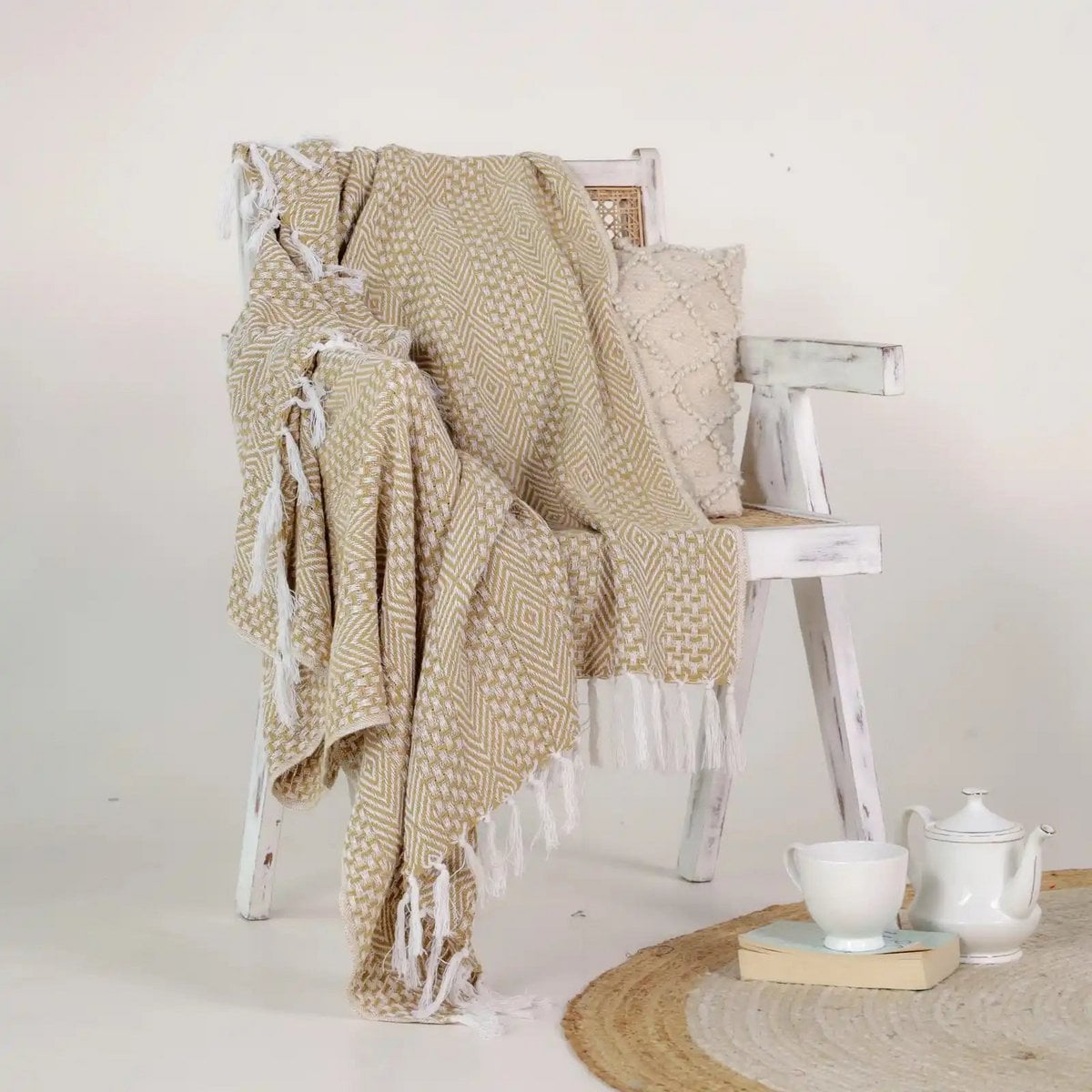 Natural Beige Plaid / Sofa Throw – Woven Pattern with Fringes – 125x160 cm – Urbane Hide