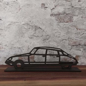 FBRK. Tiny Car, Sfeerfoto met stenen achtergrond