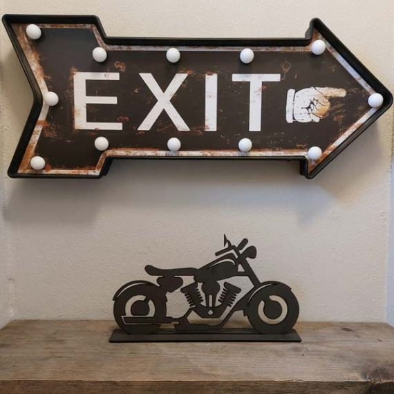 FBRK. Tiny Motorcycle, Sfeerfoto met exit bord